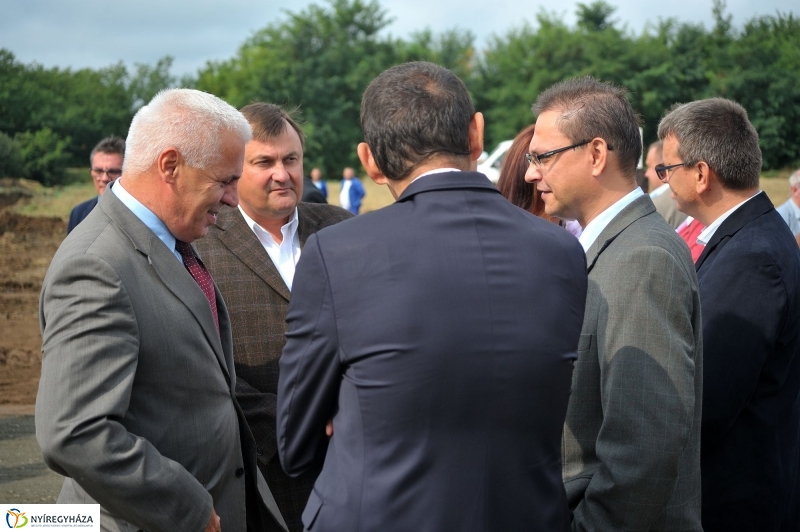 Logisztikai raktár alapkőletétele - fotó: Szarka Lajos