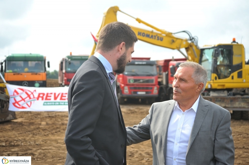 Logisztikai raktár alapkőletétele - fotó: Szarka Lajos
