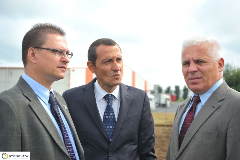 Logisztikai raktár alapkőletétele - fotó: Szarka Lajos