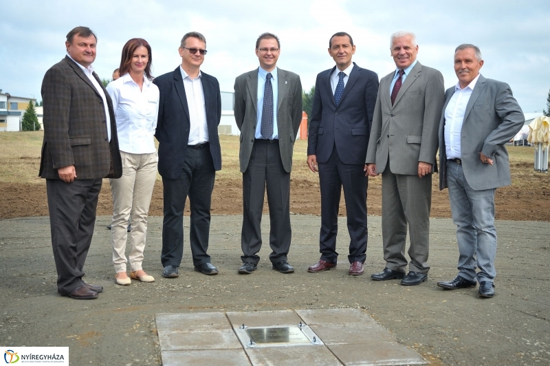 Logisztikai raktár alapkőletétele - fotó: Szarka Lajos