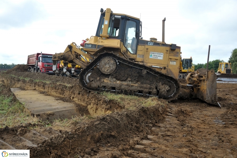 Logisztikai raktár alapkőletétele - fotó: Szarka Lajos