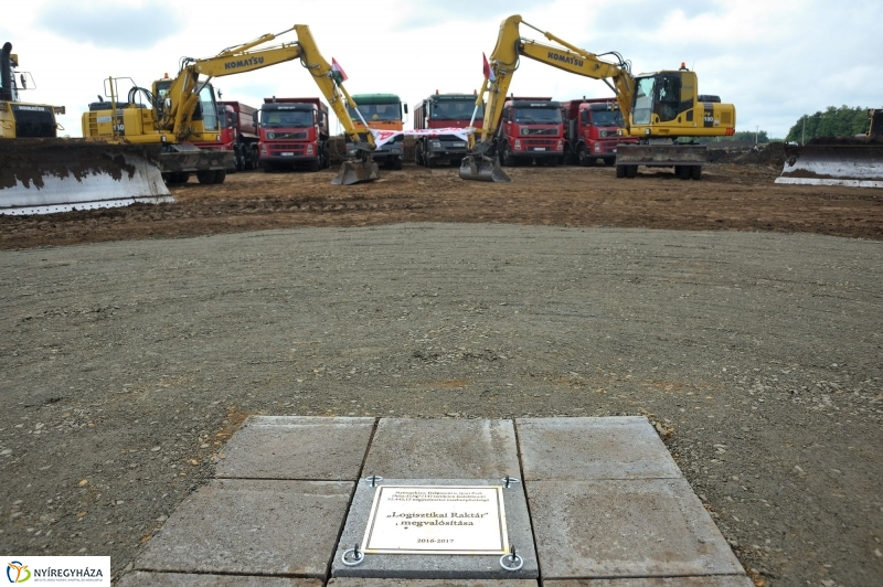Logisztikai raktár alapkőletétele - fotó: Szarka Lajos
