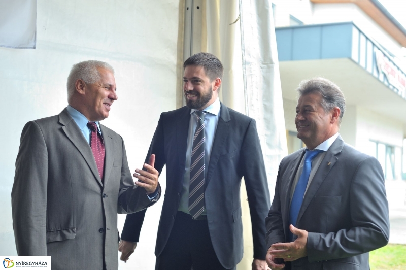 Logisztikai raktár alapkőletétele - fotó: Szarka Lajos