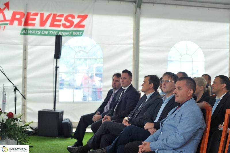 Logisztikai raktár alapkőletétele - fotó: Szarka Lajos