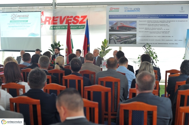 Logisztikai raktár alapkőletétele - fotó: Szarka Lajos