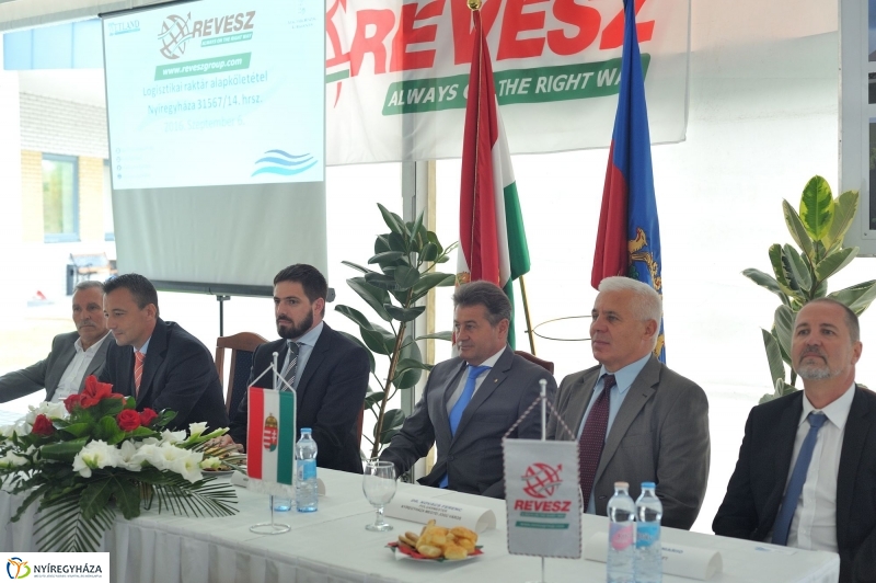 Logisztikai raktár alapkőletétele - fotó: Szarka Lajos