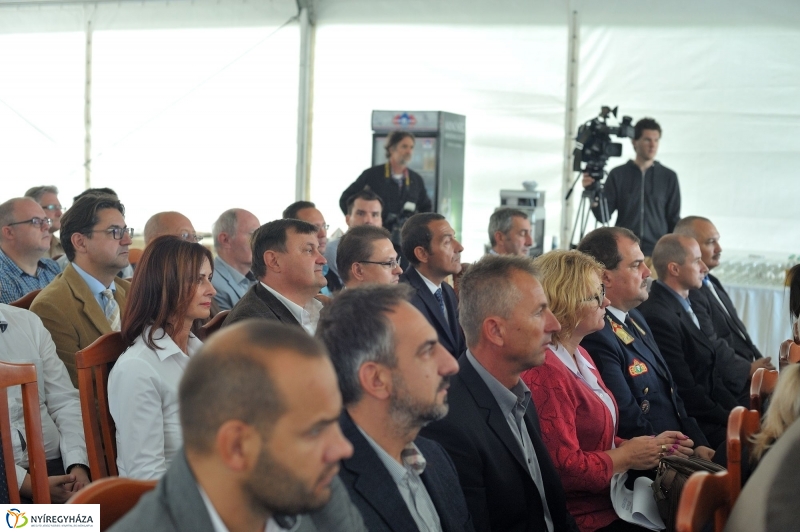 Logisztikai raktár alapkőletétele - fotó: Szarka Lajos