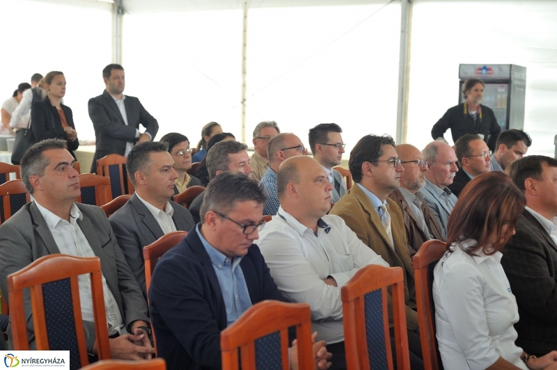 Logisztikai raktár alapkőletétele - fotó: Szarka Lajos