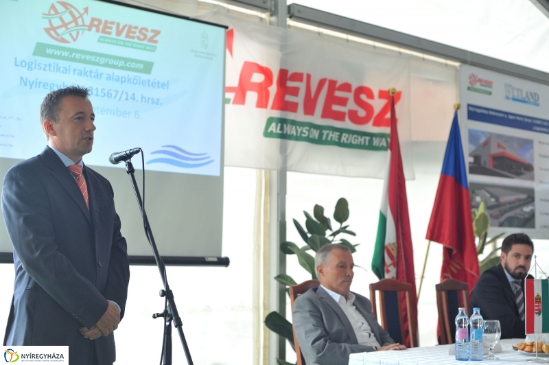 Logisztikai raktár alapkőletétele - fotó: Szarka Lajos