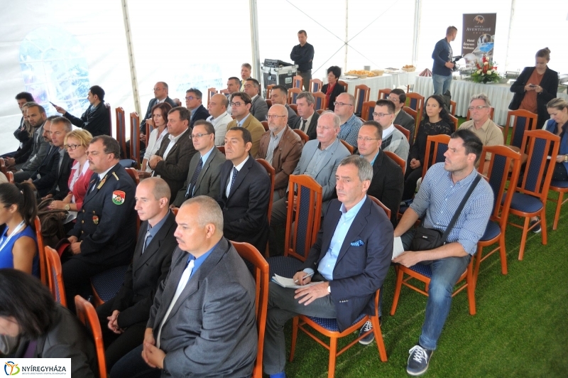 Logisztikai raktár alapkőletétele - fotó: Szarka Lajos