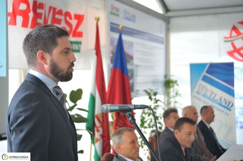 Logisztikai raktár alapkőletétele - fotó: Szarka Lajos