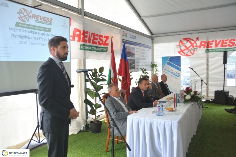 Logisztikai raktár alapkőletétele - fotó: Szarka Lajos