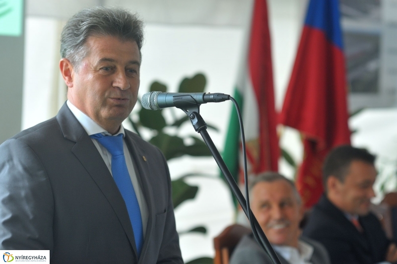 Logisztikai raktár alapkőletétele - fotó: Szarka Lajos