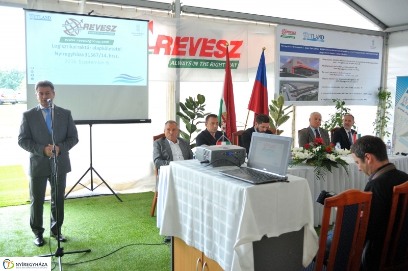 Logisztikai raktár alapkőletétele - fotó: Szarka Lajos