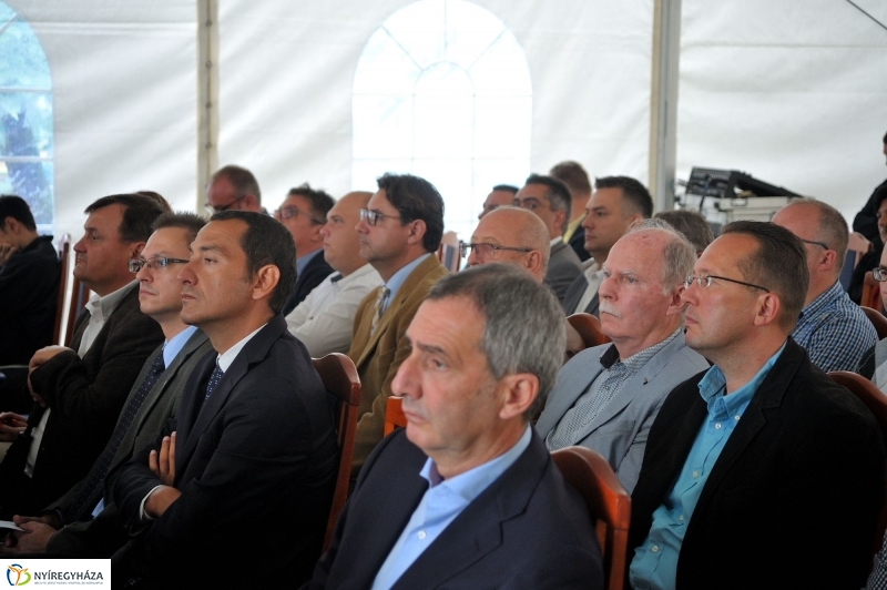 Logisztikai raktár alapkőletétele - fotó: Szarka Lajos