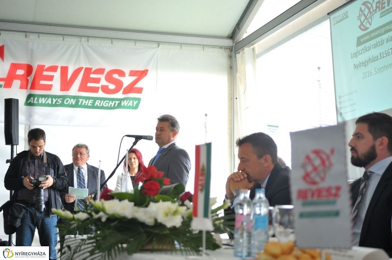 Logisztikai raktár alapkőletétele - fotó: Szarka Lajos