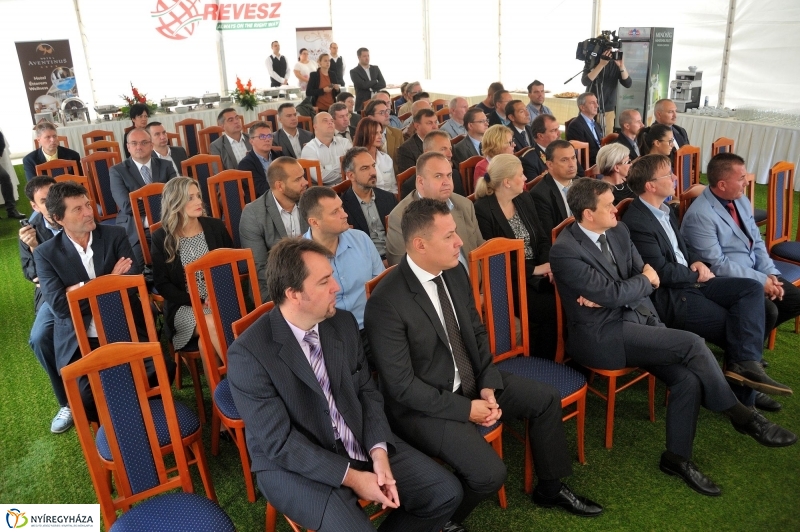 Logisztikai raktár alapkőletétele - fotó: Szarka Lajos