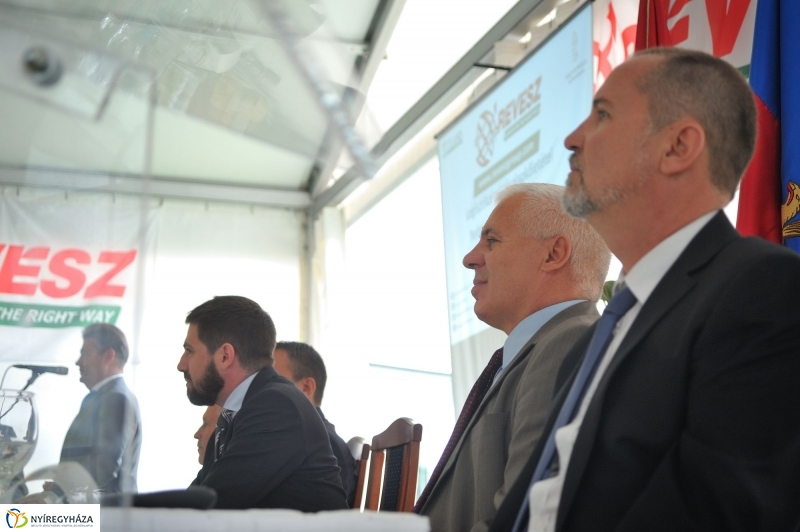 Logisztikai raktár alapkőletétele - fotó: Szarka Lajos