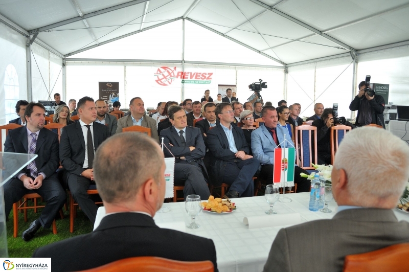 Logisztikai raktár alapkőletétele - fotó: Szarka Lajos