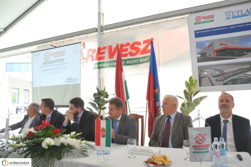 Logisztikai raktár alapkőletétele - fotó: Szarka Lajos