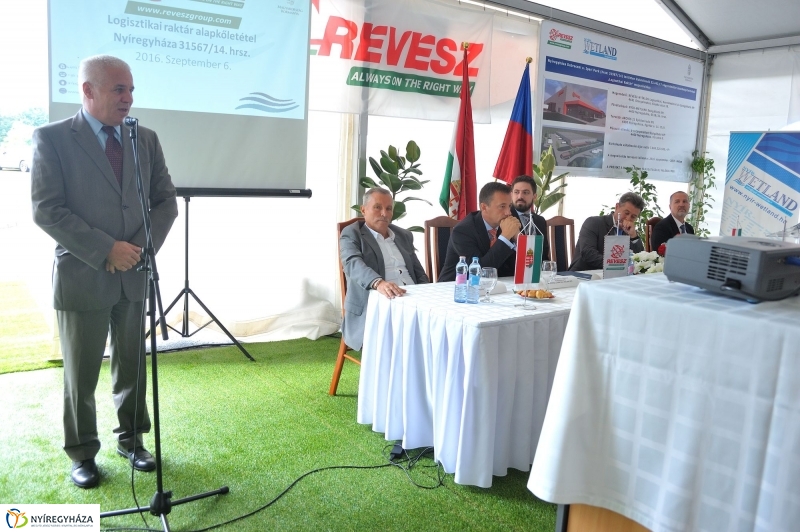 Logisztikai raktár alapkőletétele - fotó: Szarka Lajos