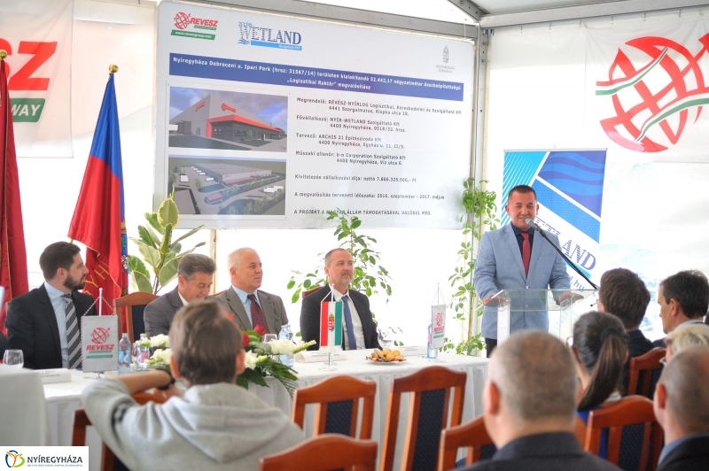 Logisztikai raktár alapkőletétele - fotó: Szarka Lajos