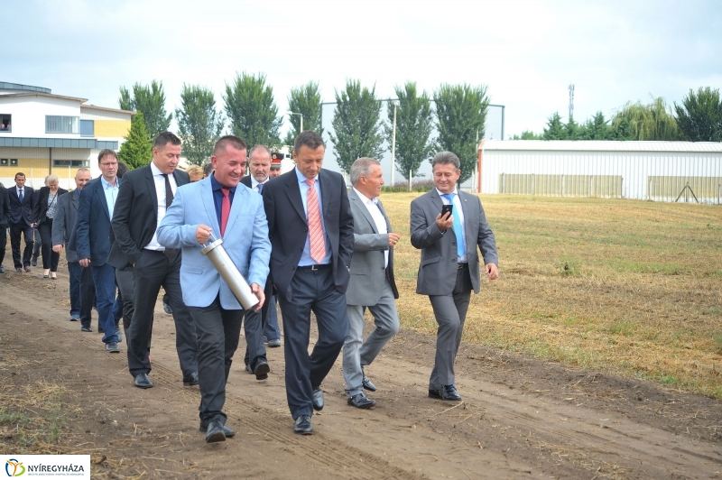 Logisztikai raktár alapkőletétele - fotó: Szarka Lajos