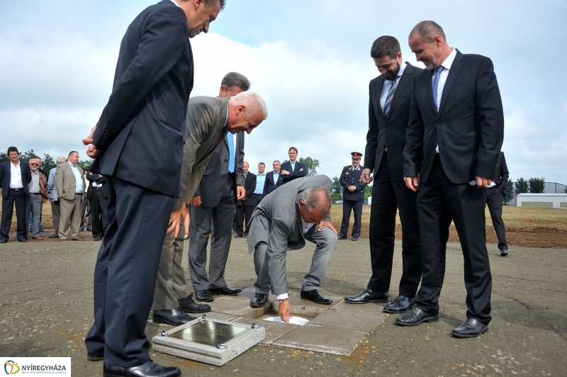 Logisztikai raktár alapkőletétele - fotó: Szarka Lajos