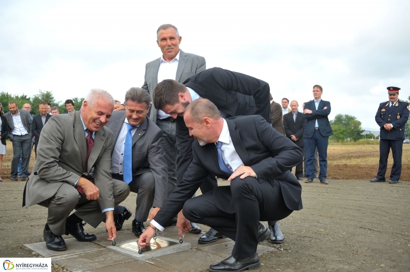 Logisztikai raktár alapkőletétele - fotó: Szarka Lajos
