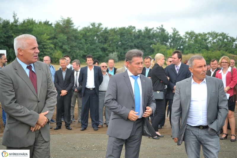 Logisztikai raktár alapkőletétele - fotó: Szarka Lajos