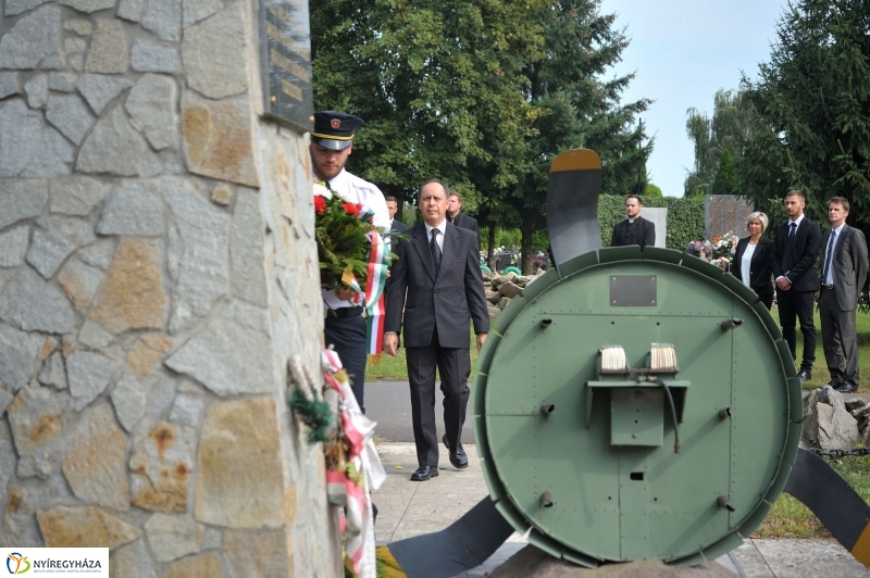 Emlékezés a bombázásra - fotó Szarka Lajos