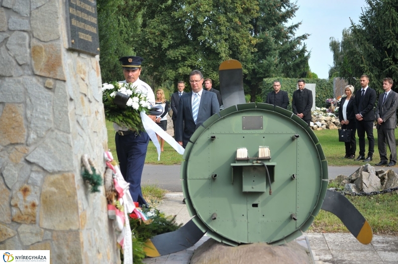 Emlékezés a bombázásra - fotó Szarka Lajos