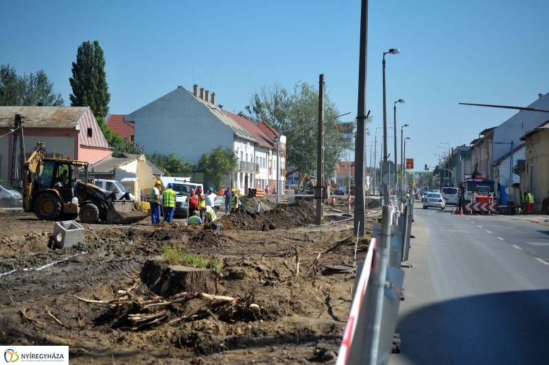 Elkezdődött a beruházás a Szegfű utcán VI - fotó Szarka Lajos