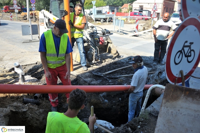 Elkezdődött a beruházás a Szegfű utcán VI - fotó Szarka Lajos