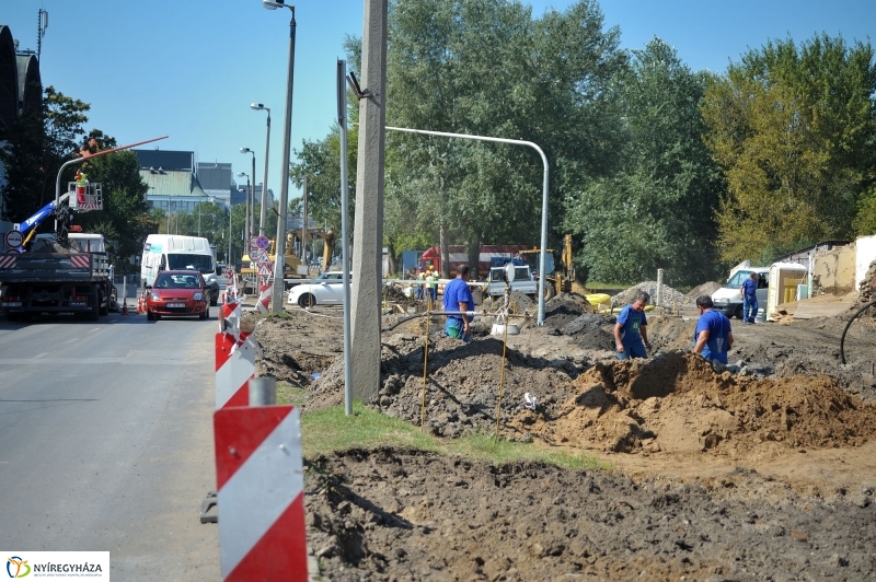 Elkezdődött a beruházás a Szegfű utcán VI - fotó Szarka Lajos