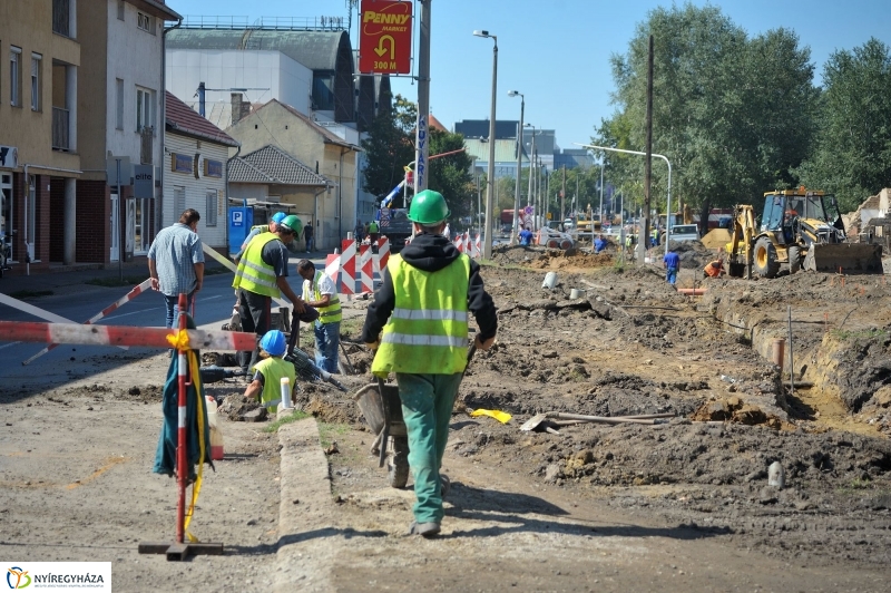 Elkezdődött a beruházás a Szegfű utcán VI - fotó Szarka Lajos