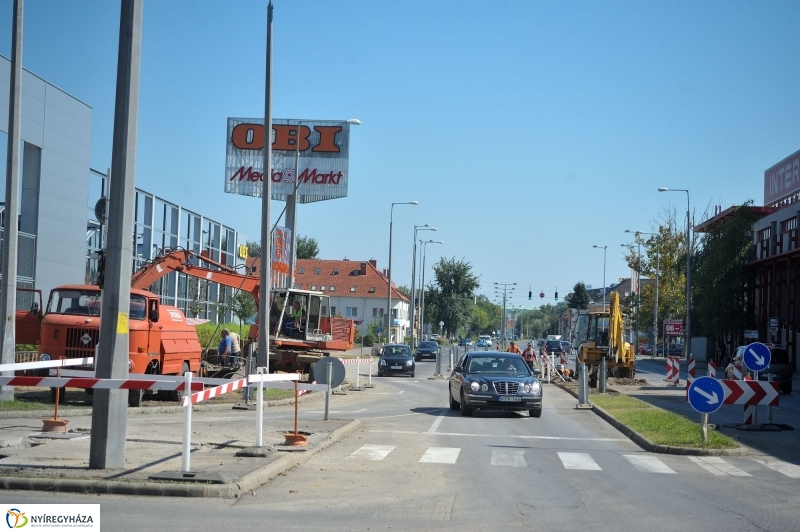 Elkezdődött a beruházás a Szegfű utcán VI - fotó Szarka Lajos