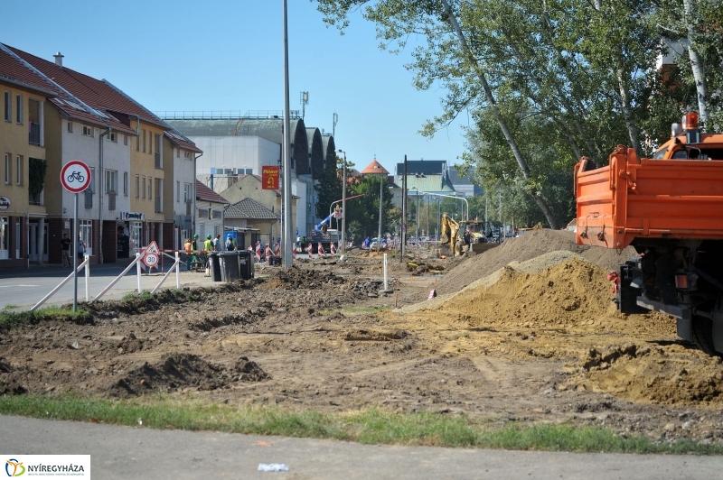 Elkezdődött a beruházás a Szegfű utcán VI - fotó Szarka Lajos