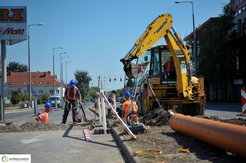 Elkezdődött a beruházás a Szegfű utcán VI - fotó Szarka Lajos