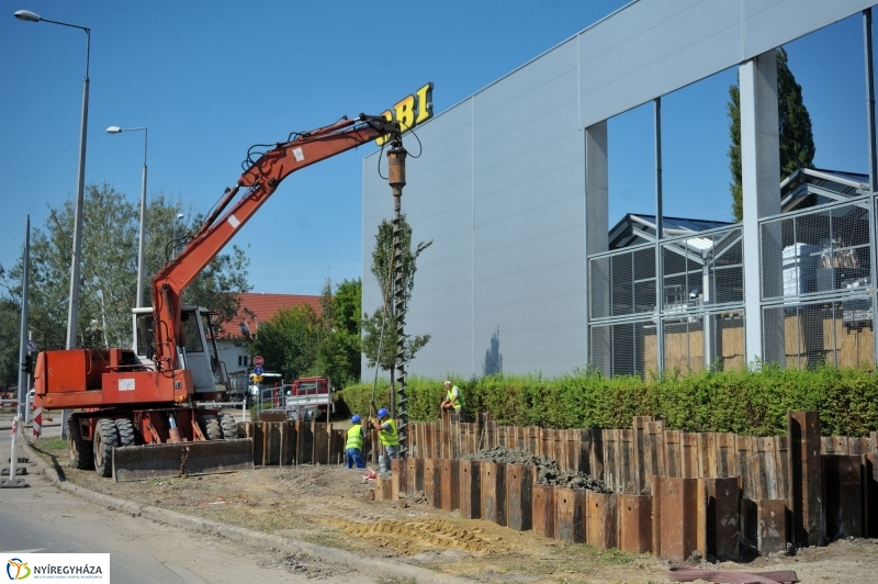 Elkezdődött a beruházás a Szegfű utcán VI - fotó Szarka Lajos