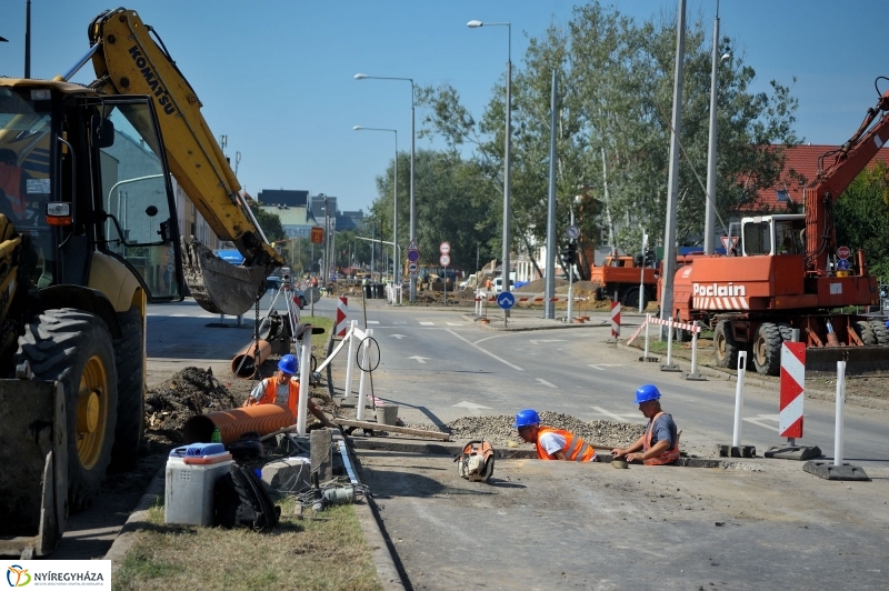 Elkezdődött a beruházás a Szegfű utcán VI - fotó Szarka Lajos