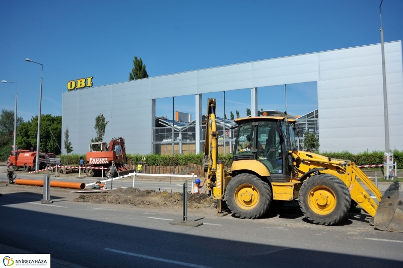 Elkezdődött a beruházás a Szegfű utcán VI - fotó Szarka Lajos