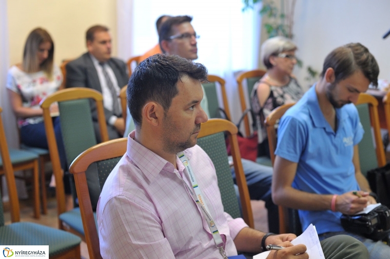 Csökken a bürokrácia - fotó Szarka Lajos