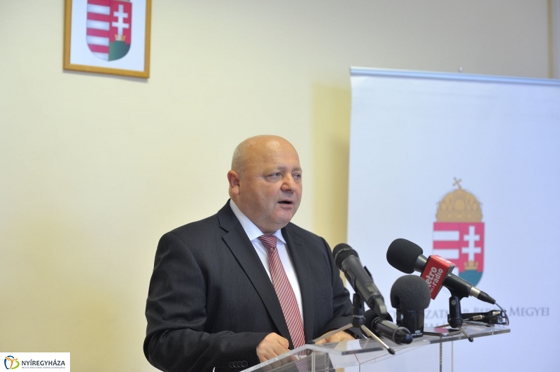 Csökken a bürokrácia - fotó Szarka Lajos