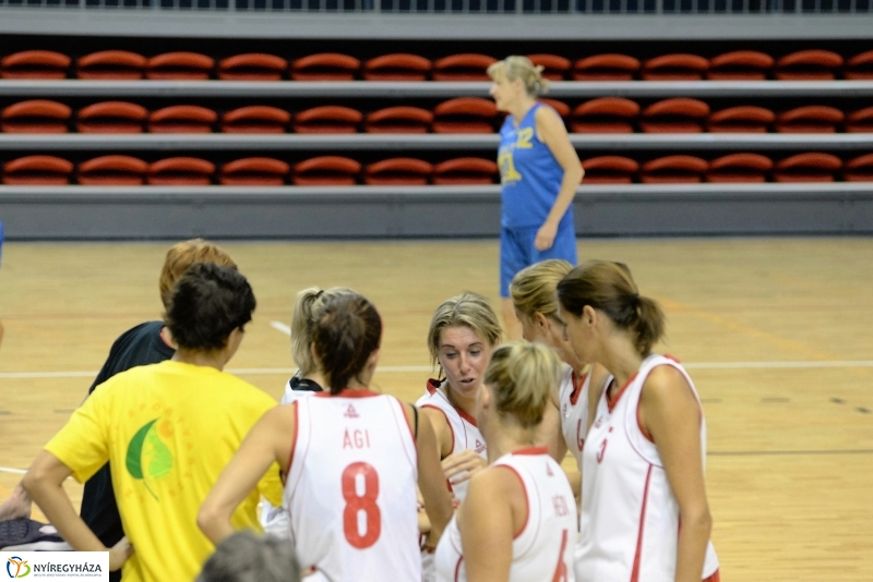 Öreg fiúk kosárlabdatorna a Continentál Arénában