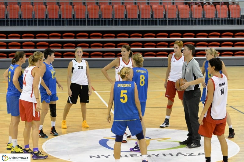 Öreg fiúk kosárlabdatorna a Continentál Arénában