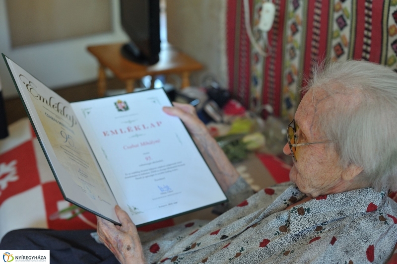 Szépkorú köszöntése - Csabai Mihályné