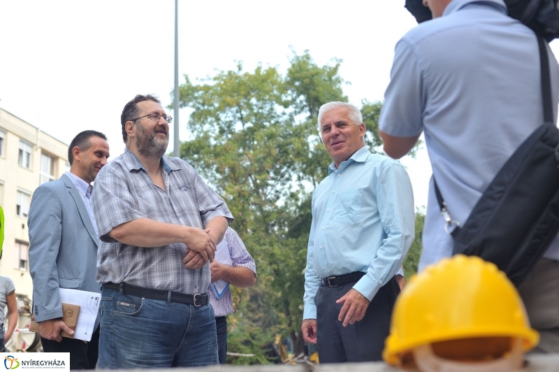 Helyszíni bejárás a Szántó Kovács János utcán - fotó Szarka Lajos