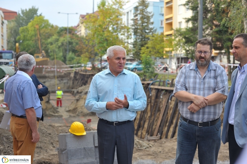 Helyszíni bejárás a Szántó Kovács János utcán - fotó Szarka Lajos