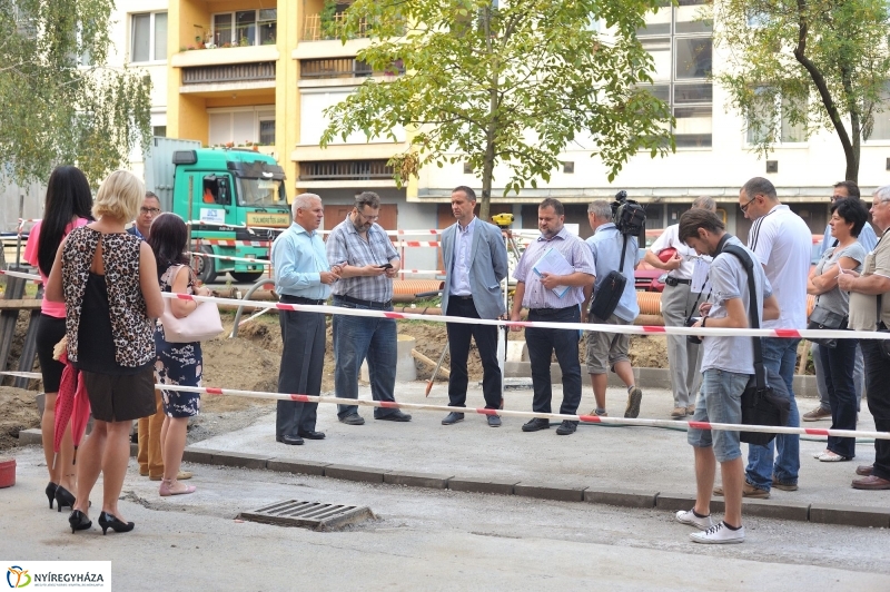 Helyszíni bejárás a Szántó Kovács János utcán - fotó Szarka Lajos